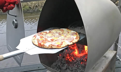 Maak zelf pizza’s in onze tuinhaard MAGMA pizza ovens
